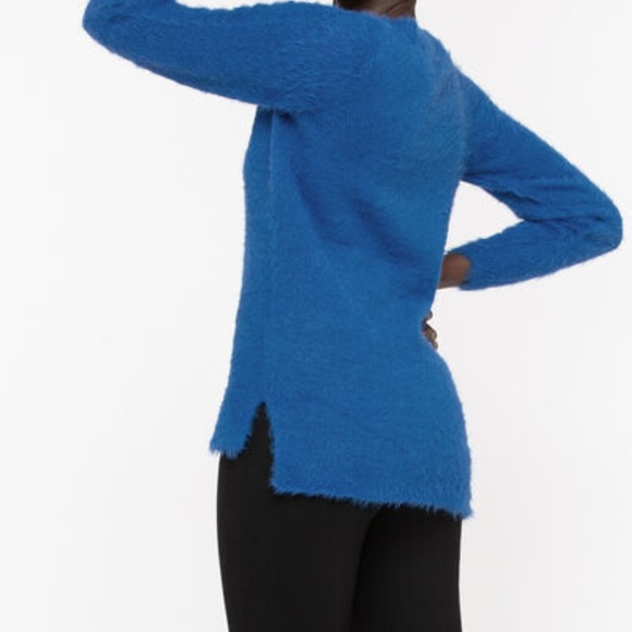 Brand new V-NECK FEATHER YARN PULLOVER - Picture 2 of 5